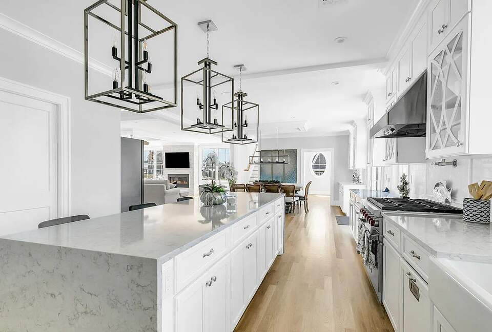 Stunning Ocean Ave Beach House | With pool and bonus rooms - Mantoloking, New Jersey