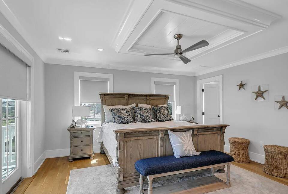 Stunning Ocean Ave Beach House | With pool and bonus rooms - Mantoloking, New Jersey