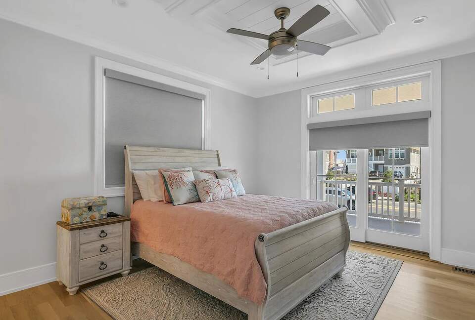 Stunning Ocean Ave Beach House | With pool and bonus rooms - Mantoloking, New Jersey