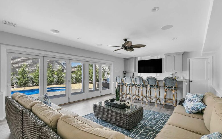 Stunning Ocean Ave Beach House | With pool and bonus rooms - Mantoloking, New Jersey