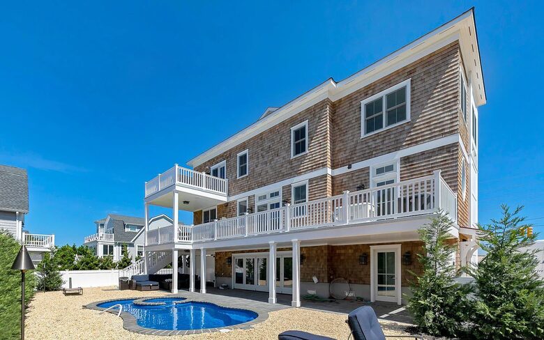 Stunning Ocean Ave Beach House | With pool and bonus rooms - Mantoloking, New Jersey