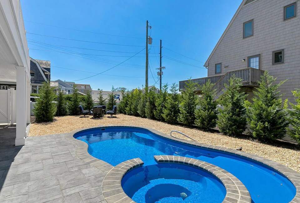 Stunning Ocean Ave Beach House | With pool and bonus rooms - Mantoloking, New Jersey