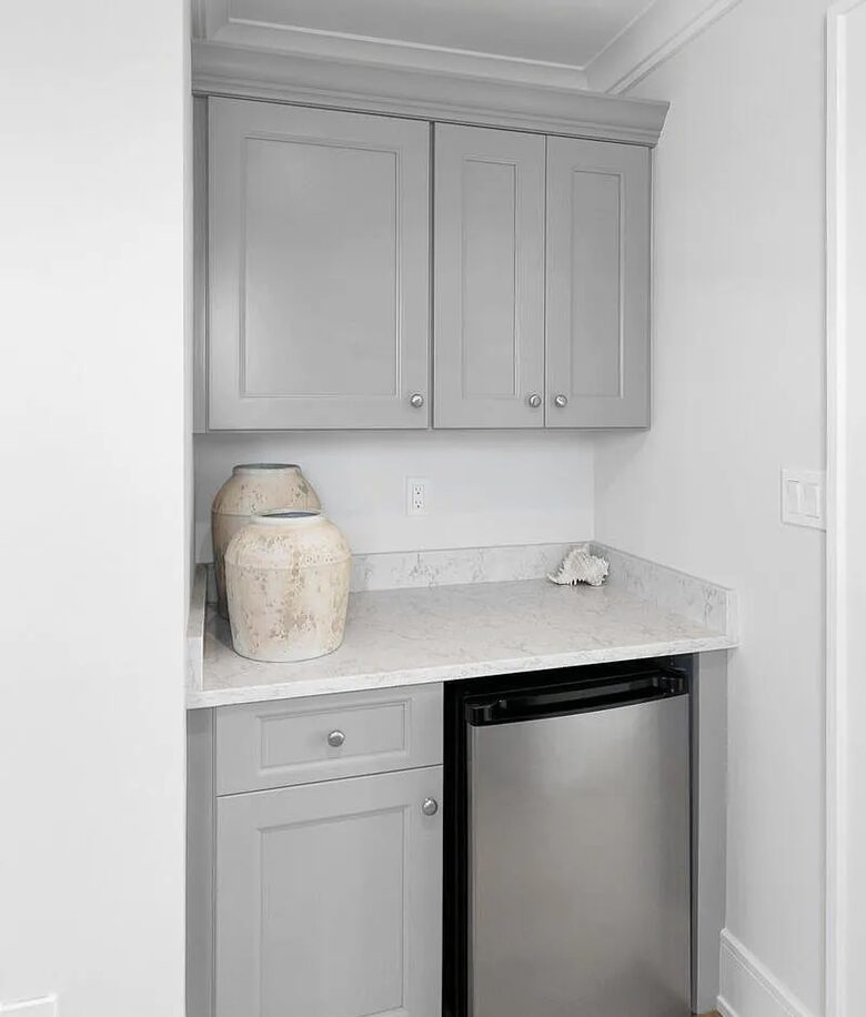 Stunning Ocean Ave Beach House | With pool and bonus rooms - Mantoloking, New Jersey