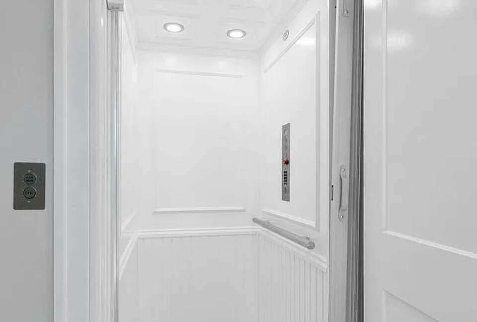 Stunning Ocean Ave Beach House | With pool and bonus rooms - Mantoloking, New Jersey