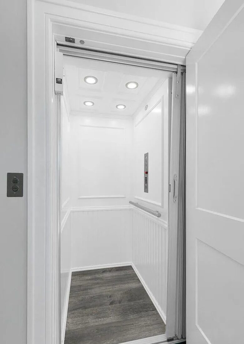 Stunning Ocean Ave Beach House | With pool and bonus rooms - Mantoloking, New Jersey