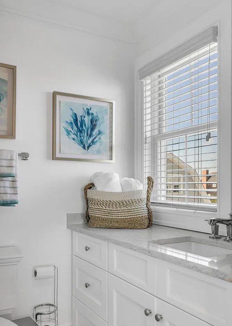 Stunning Ocean Ave Beach House | With pool and bonus rooms - Mantoloking, New Jersey