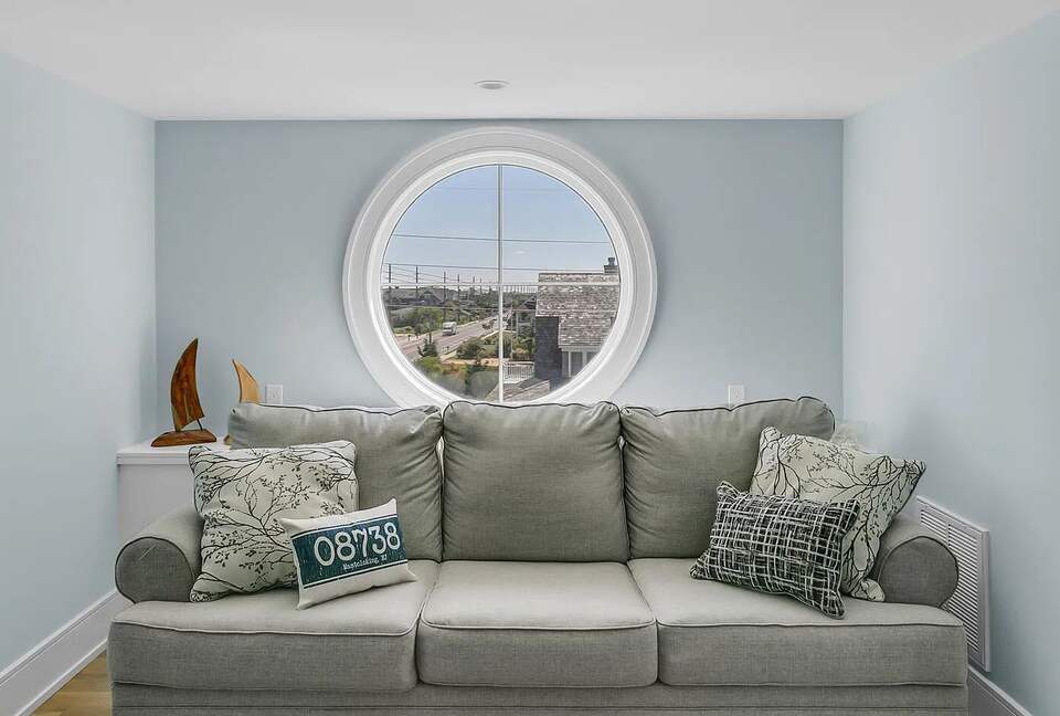 Stunning Ocean Ave Beach House | With pool and bonus rooms - Mantoloking, New Jersey