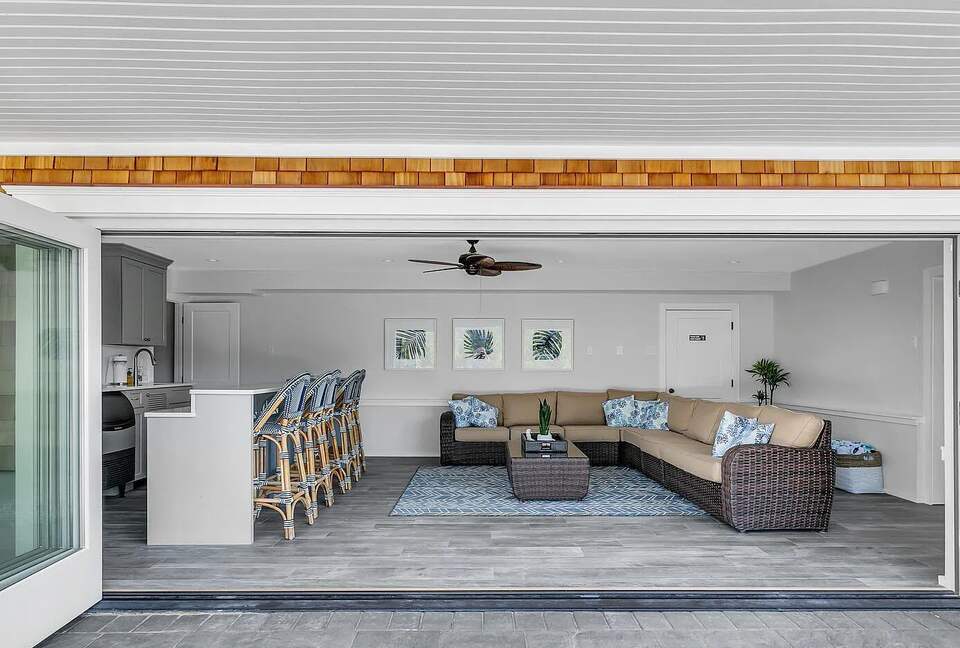 Stunning Ocean Ave Beach House | With pool and bonus rooms - Mantoloking, New Jersey