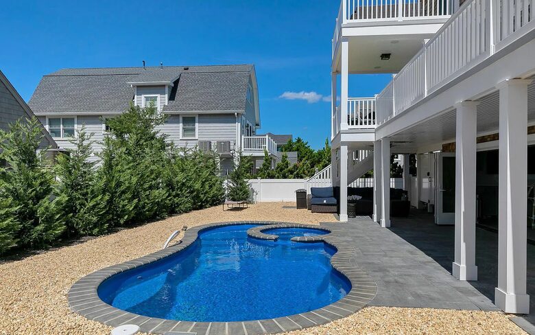 Stunning Ocean Ave Beach House | With pool and bonus rooms - Mantoloking, New Jersey