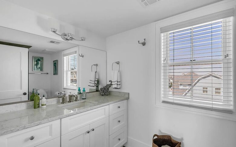 Stunning Ocean Ave Beach House | With pool and bonus rooms - Mantoloking, New Jersey