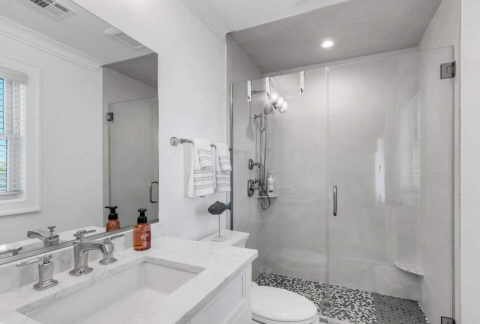 Stunning Ocean Ave Beach House | With pool and bonus rooms - Mantoloking, New Jersey