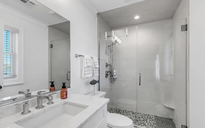 Stunning Ocean Ave Beach House | With pool and bonus rooms - Mantoloking, New Jersey