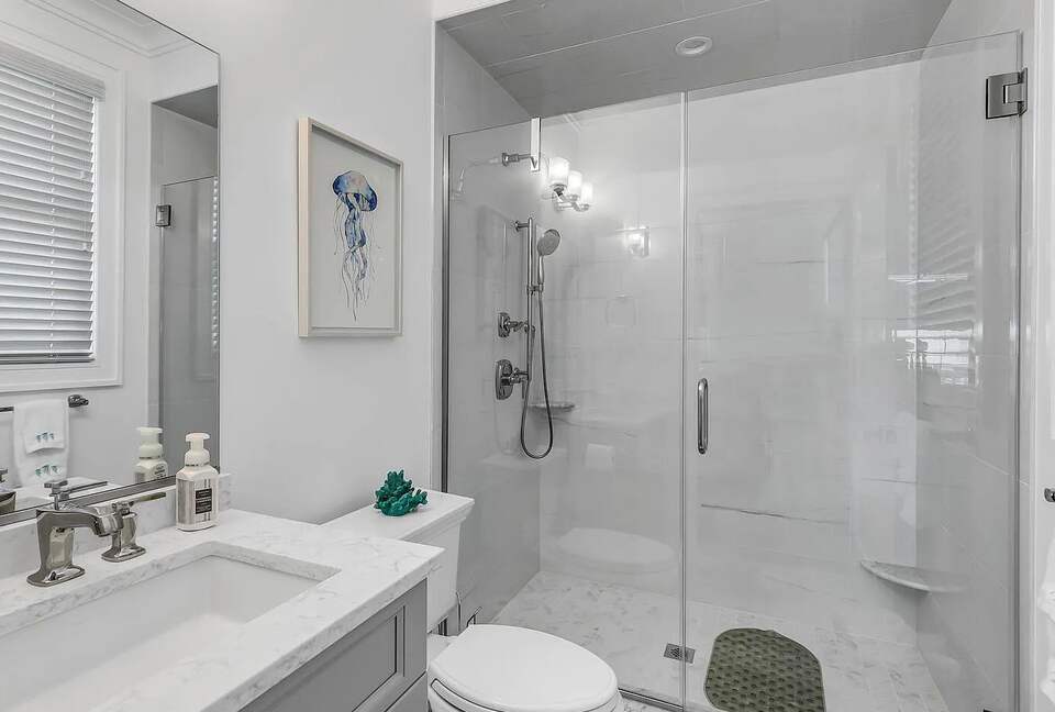 Stunning Ocean Ave Beach House | With pool and bonus rooms - Mantoloking, New Jersey