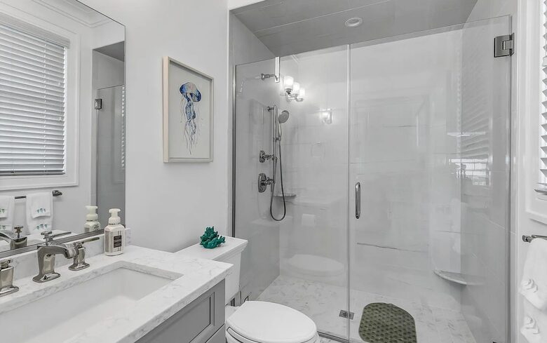 Stunning Ocean Ave Beach House | With pool and bonus rooms - Mantoloking, New Jersey