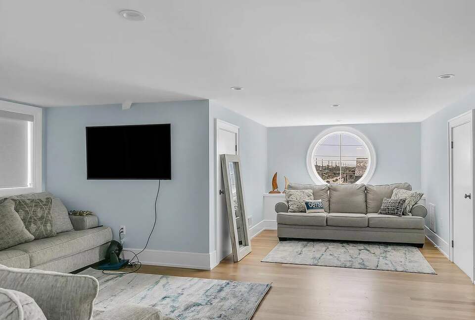 Stunning Ocean Ave Beach House | With pool and bonus rooms - Mantoloking, New Jersey