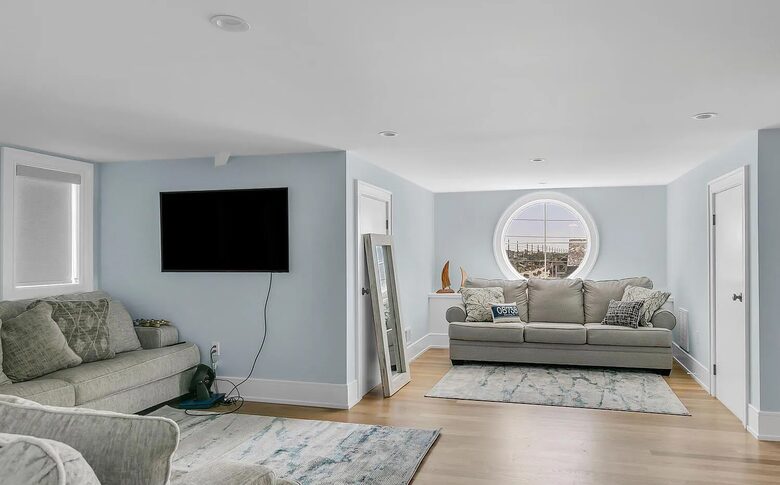 Stunning Ocean Ave Beach House | With pool and bonus rooms - Mantoloking, New Jersey