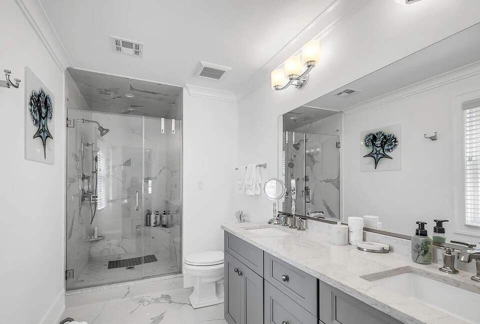 Stunning Ocean Ave Beach House | With pool and bonus rooms - Mantoloking, New Jersey