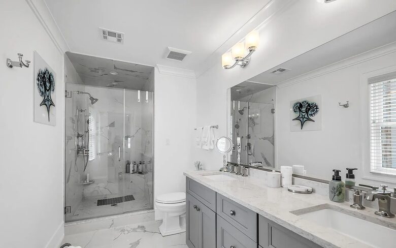 Stunning Ocean Ave Beach House | With pool and bonus rooms - Mantoloking, New Jersey