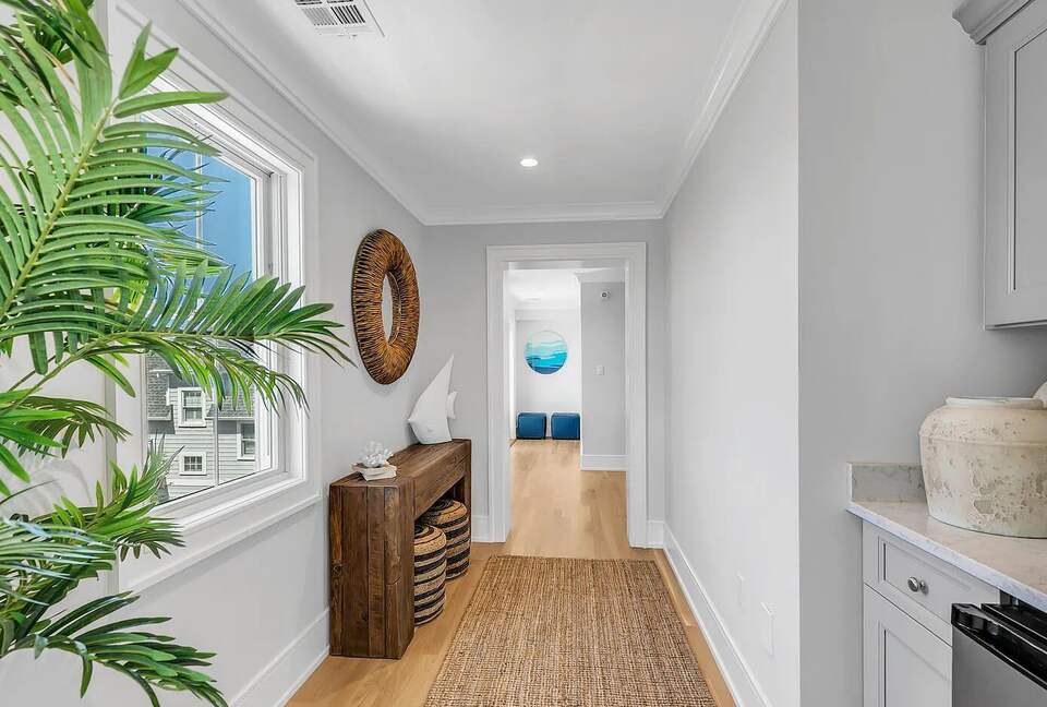 Stunning Ocean Ave Beach House | With pool and bonus rooms - Mantoloking, New Jersey