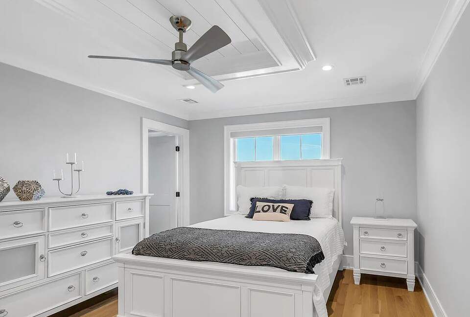 Stunning Ocean Ave Beach House | With pool and bonus rooms - Mantoloking, New Jersey