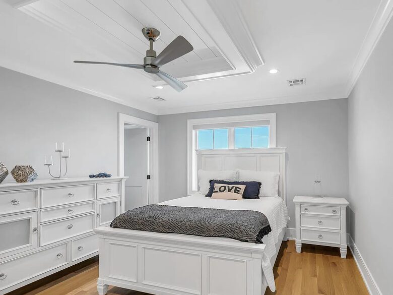 Stunning Ocean Ave Beach House | With pool and bonus rooms - Mantoloking, New Jersey