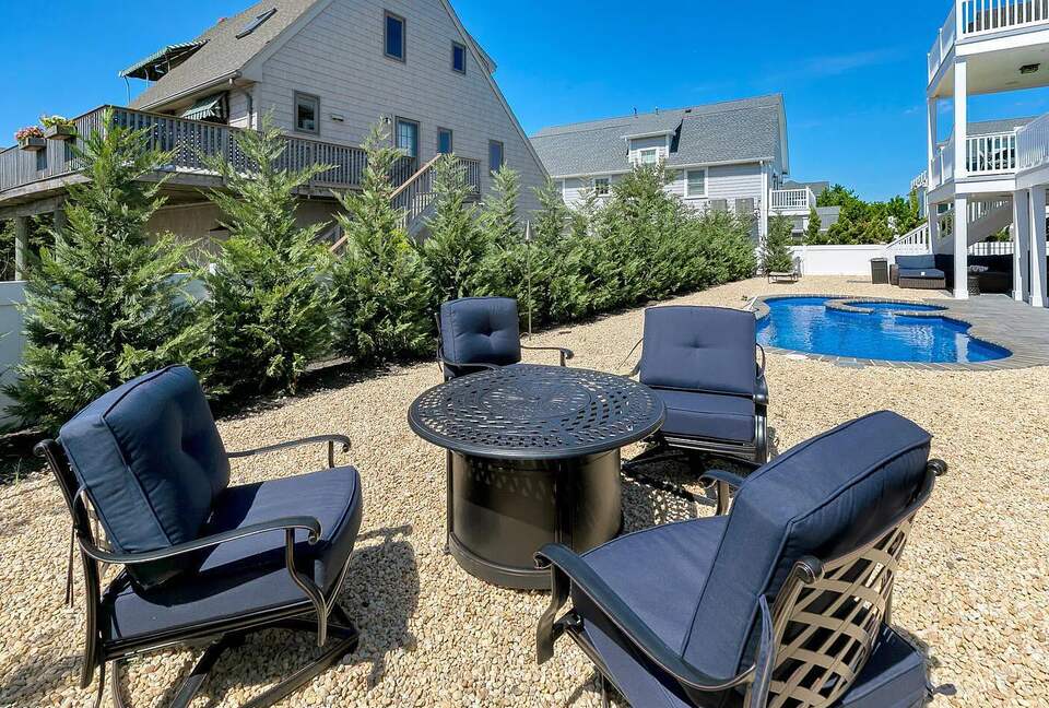 Stunning Ocean Ave Beach House | With pool and bonus rooms - Mantoloking, New Jersey