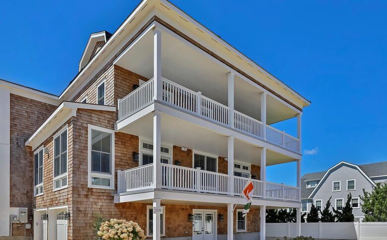 Stunning Ocean Ave Beach House | With pool and bonus rooms - Mantoloking, New Jersey