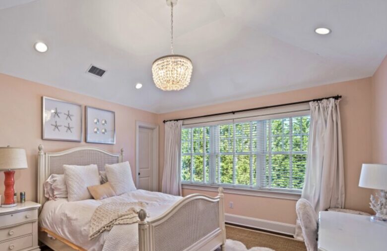 Windmill Manor - Water Mill, New York