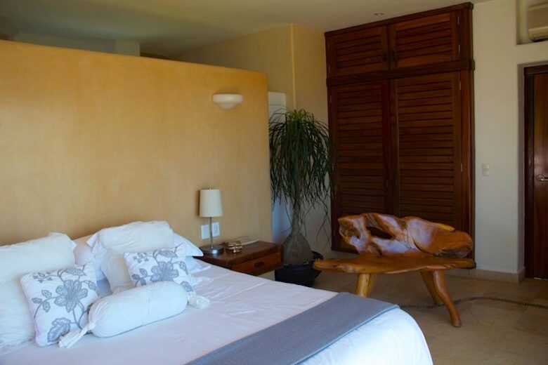 La Pintadita - IXTAPA, ZIHUATANEJO, Mexico