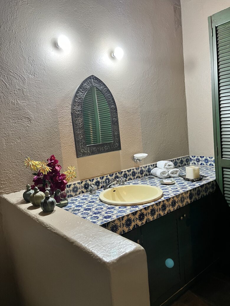 Modern Mexican | Meditarrean style with a Pickleball court, outdoor activities & near cultural sites - Malinalco, Mexico