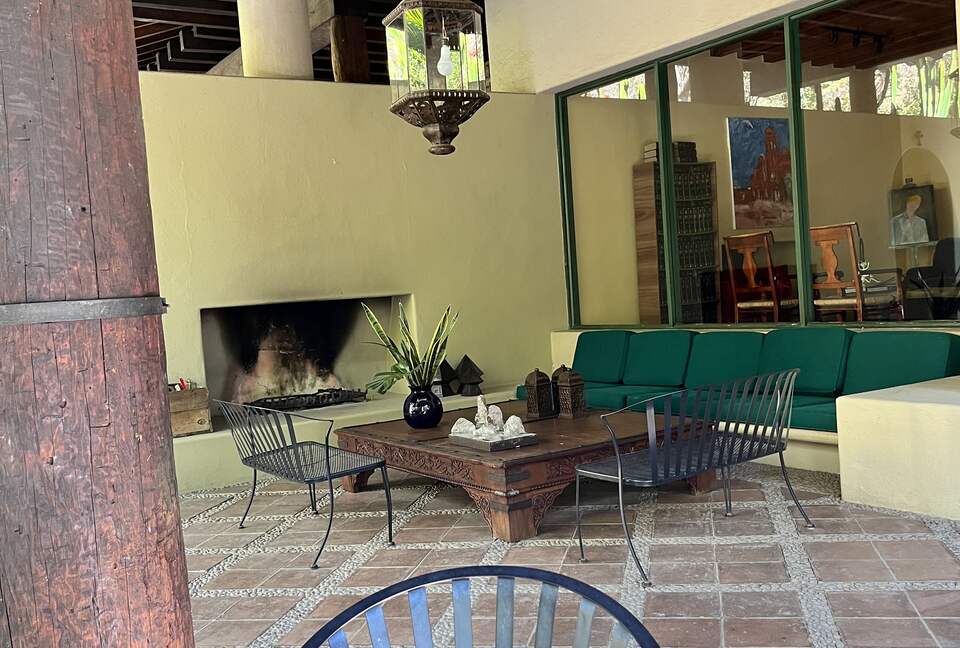 Modern Mexican | Meditarrean style with a Pickleball court, outdoor activities & near cultural sites - Malinalco, Mexico