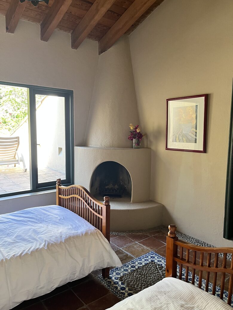 Modern Mexican | Meditarrean style with a Pickleball court, outdoor activities & near cultural sites - Malinalco, Mexico