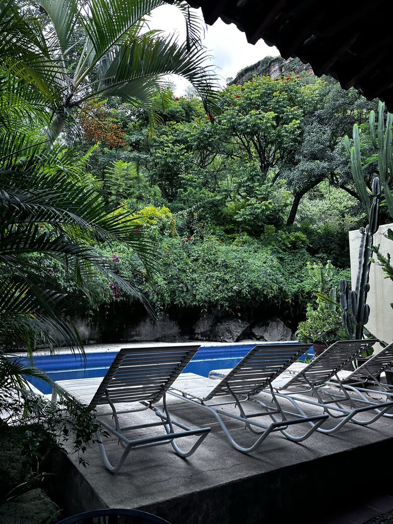 Modern Mexican | Meditarrean style with a Pickleball court, outdoor activities & near cultural sites - Malinalco, Mexico