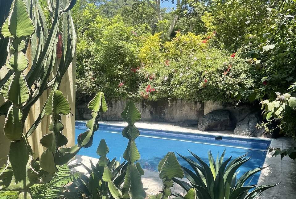 Modern Mexican | Meditarrean style with a Pickleball court, outdoor activities & near cultural sites - Malinalco, Mexico