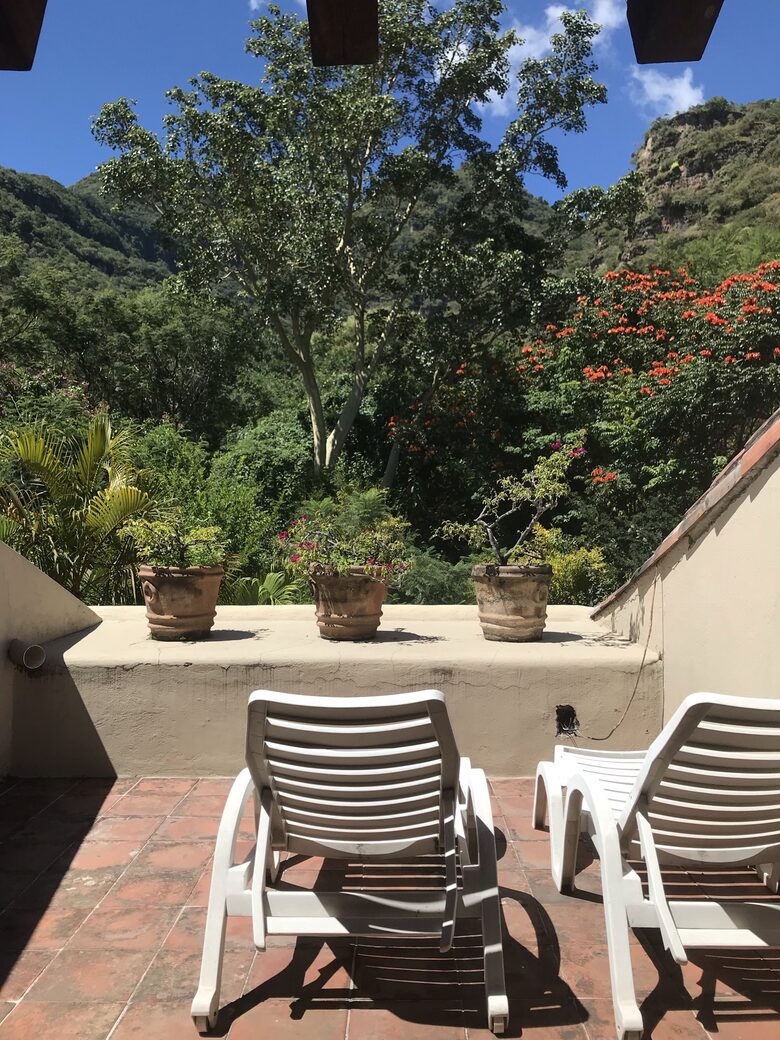 Modern Mexican | Meditarrean style with a Pickleball court, outdoor activities & near cultural sites - Malinalco, Mexico