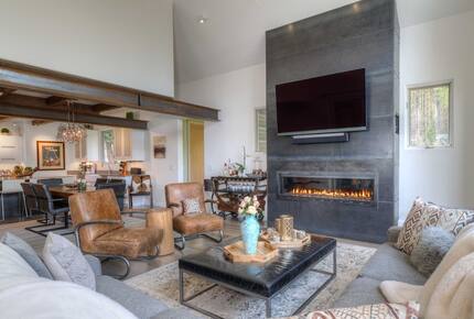Modern Mountain Retreat with Stunning Views + Amenities Galore - Big Sky, Montana