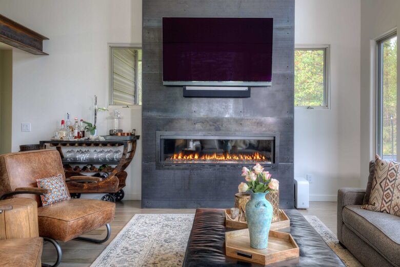 Modern Mountain Retreat with Stunning Views + Amenities Galore - Big Sky, Montana