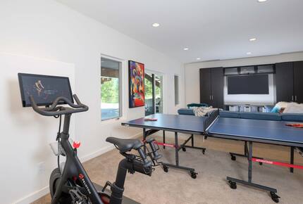 Modern Mountain Retreat with Stunning Views + Amenities Galore - Big Sky, Montana