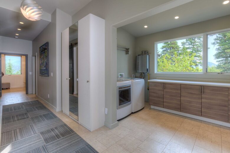 Modern Mountain Retreat with Stunning Views + Amenities Galore - Big Sky, Montana