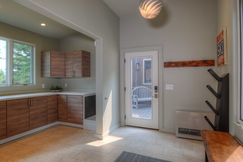 Modern Mountain Retreat with Stunning Views + Amenities Galore - Big Sky, Montana