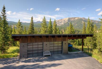 Modern Mountain Retreat with Stunning Views + Amenities Galore - Big Sky, Montana