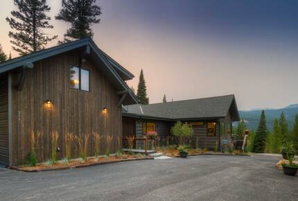 Modern Mountain Retreat with Stunning Views + Amenities Galore - Big Sky, Montana