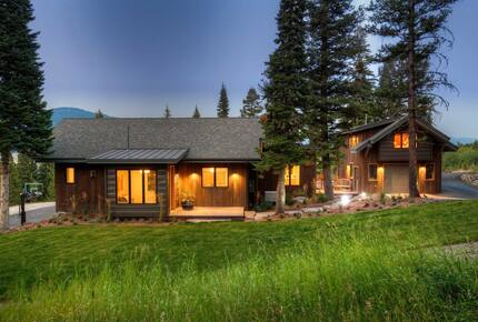Modern Mountain Retreat with Stunning Views + Amenities Galore - Big Sky, Montana