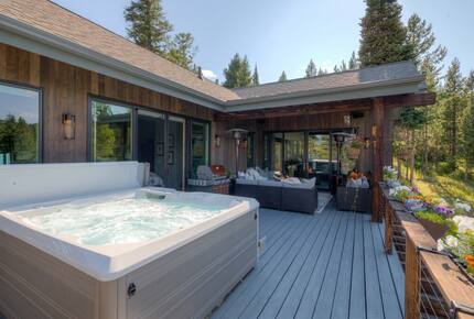 Modern Mountain Retreat with Stunning Views + Amenities Galore - Big Sky, Montana