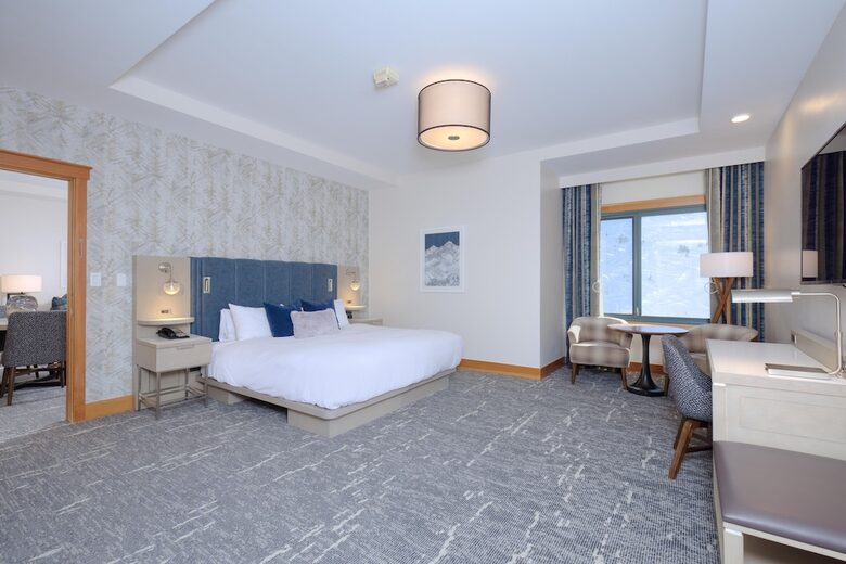 Summit Hotel Suite Ski-In/Ski-Out with Pool, Fitness, Spa - Big Sky, Montana