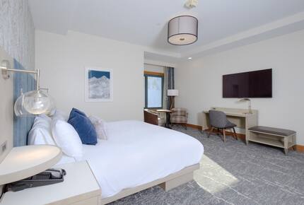 Summit Hotel Suite Ski-In/Ski-Out with Pool, Fitness, Spa - Big Sky, Montana