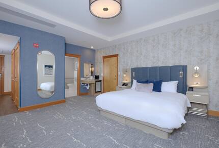 Summit Hotel Suite Ski-In/Ski-Out with Pool, Fitness, Spa - Big Sky, Montana