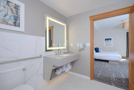 Summit Hotel Suite Ski-In/Ski-Out with Pool, Fitness, Spa - Big Sky, Montana