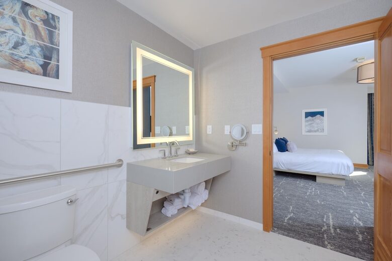 Summit Hotel Suite Ski-In/Ski-Out with Pool, Fitness, Spa - Big Sky, Montana