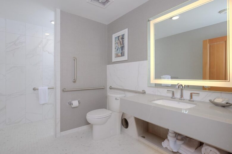 Summit Hotel Suite Ski-In/Ski-Out with Pool, Fitness, Spa - Big Sky, Montana